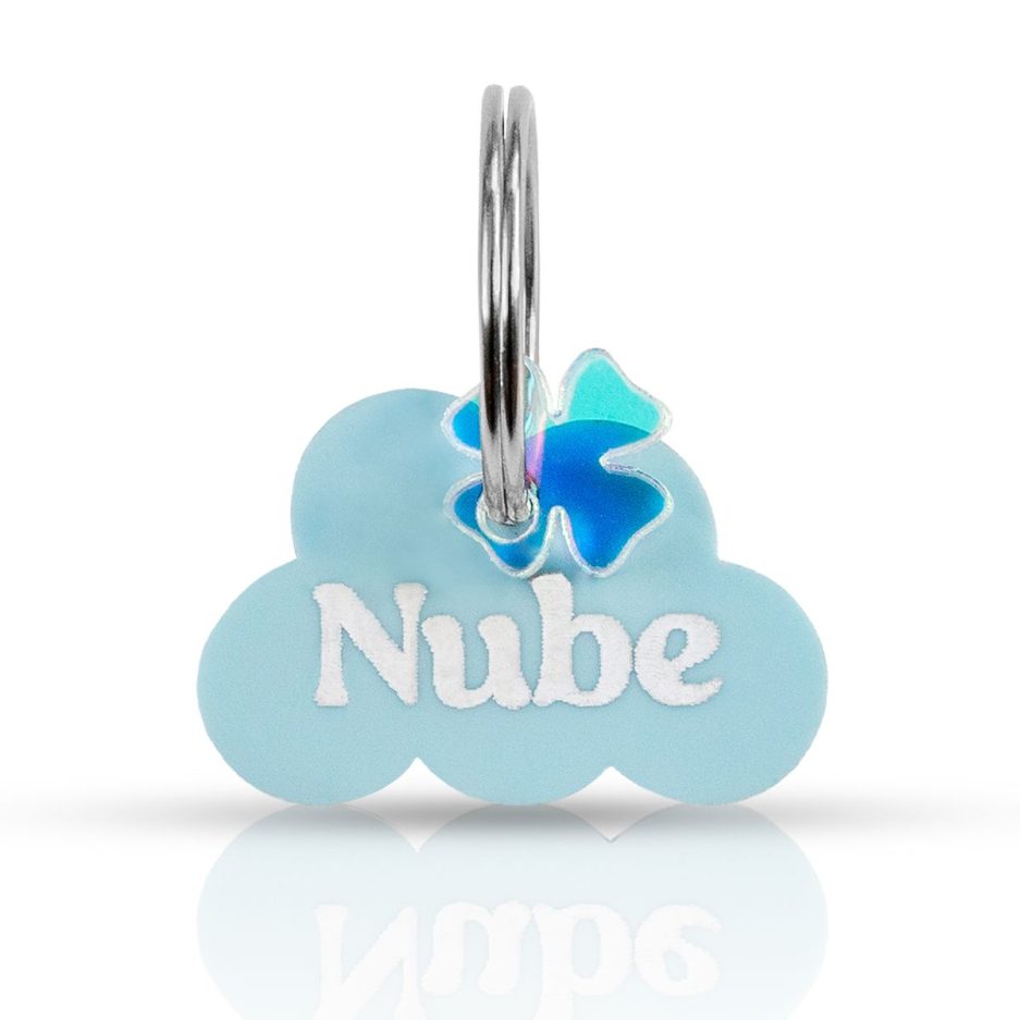 Chapa personalizada en forma de nube de metacrilato azul para collar de mascotas en modelo Nube con abalorio