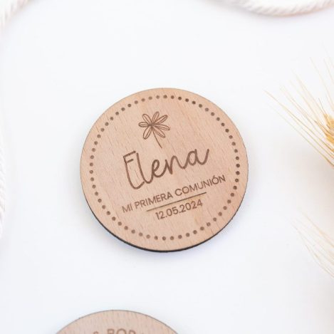 Marca sitios redondo de madera primera comunión personalizado con nombre y fecha grabados 