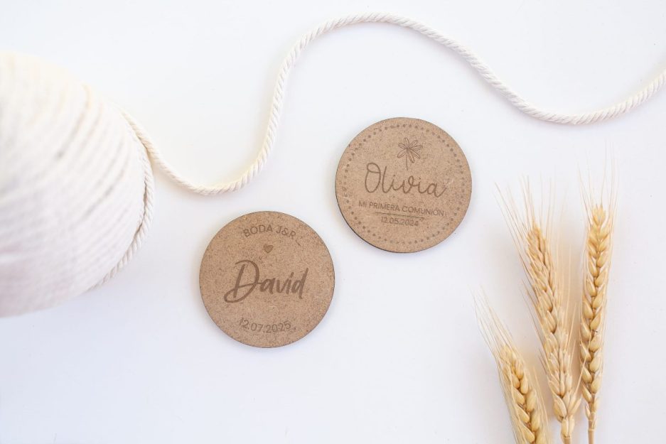 Etiquetas de mesa redondas personalizadas de madera de haya