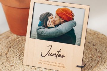 Marco de fotos personalizado en madera DM grabado con láser