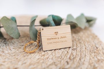 Llavero de madera de haya rectangular con diseño de calendario personalizable y anilla platead