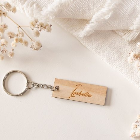 Llavero modelo Atenea de madera de pino natural con nombre