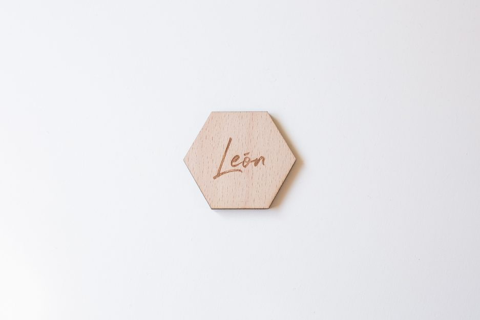 Marca sitios de madera natural de haya modelo Hexa